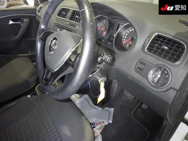 VOLKSWAGEN POLO 2015