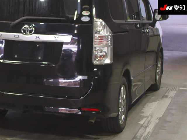 TOYOTA VOXY 2009