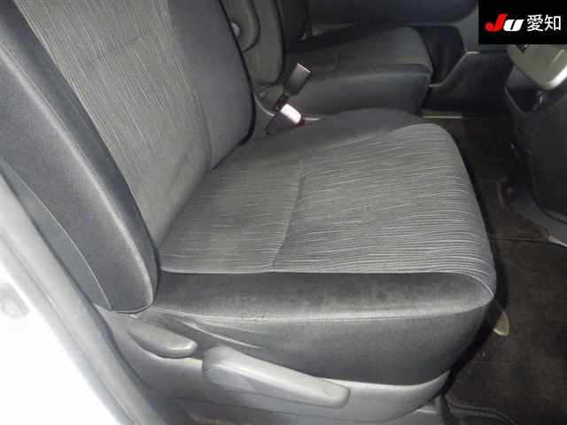 TOYOTA NOAH 2010