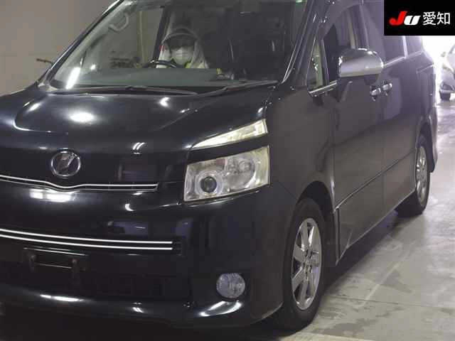 TOYOTA VOXY 2009