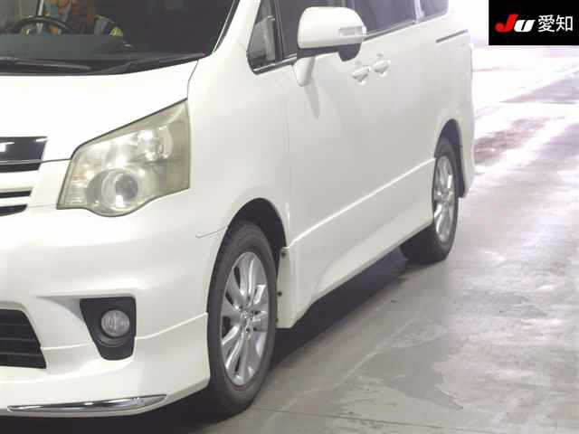 TOYOTA NOAH 2010