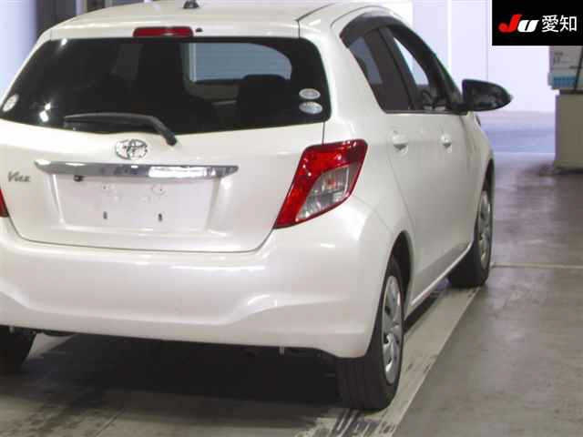 TOYOTA VITZ 2011
