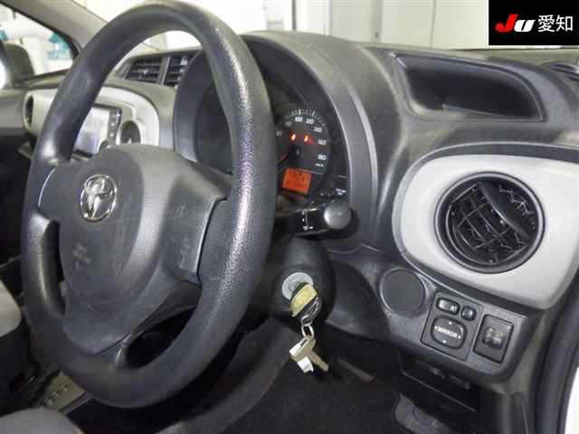 TOYOTA VITZ 2011