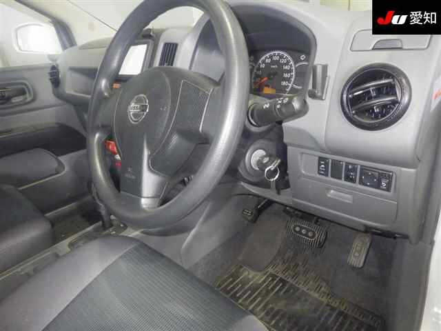 NISSAN AD 2011