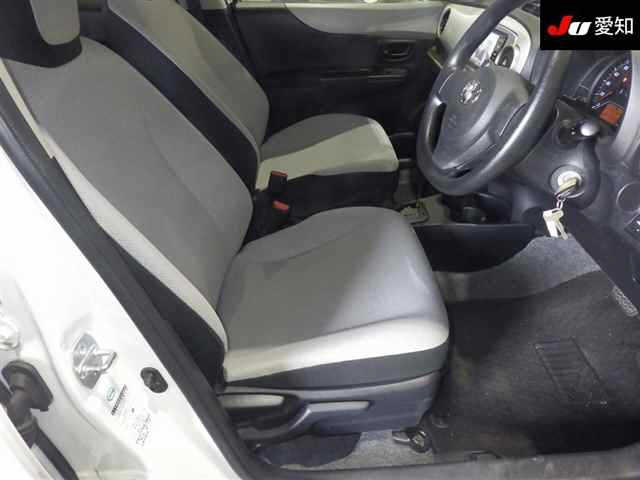 TOYOTA VITZ 2011