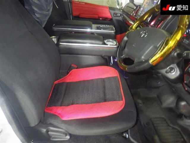 TOYOTA HIACE VAN 2017