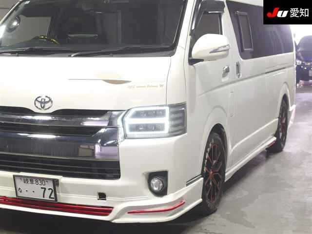 TOYOTA HIACE VAN 2017