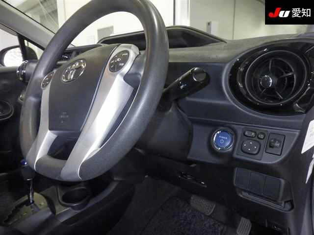 TOYOTA AQUA 2016