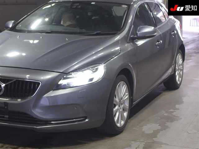 VOLVO V40 2017