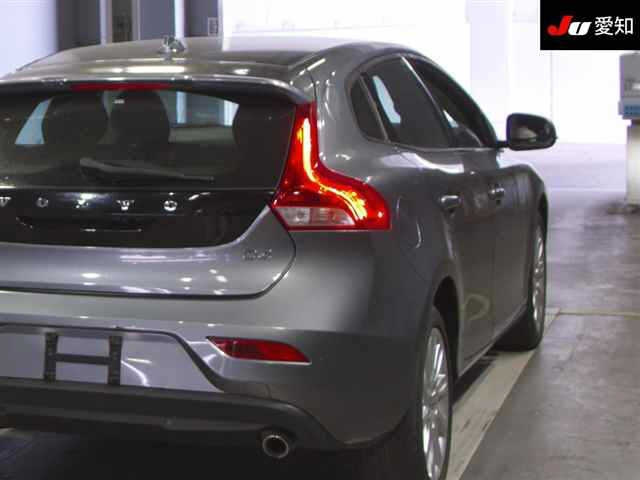 VOLVO V40 2017