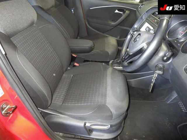 VOLKSWAGEN POLO 2016