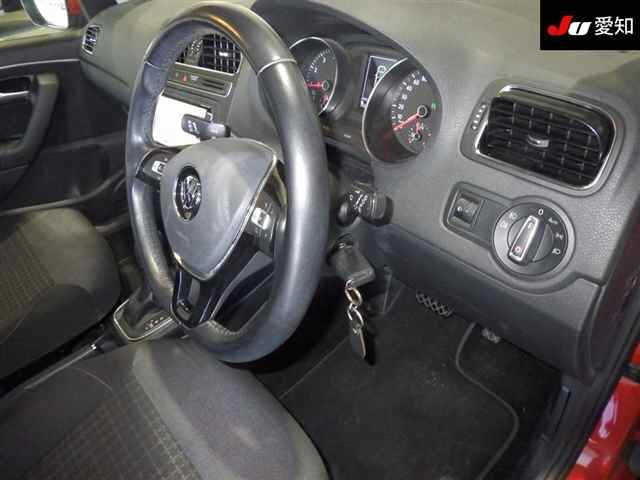 VOLKSWAGEN POLO 2016