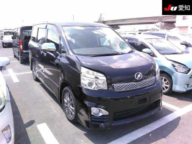 TOYOTA VOXY 2013