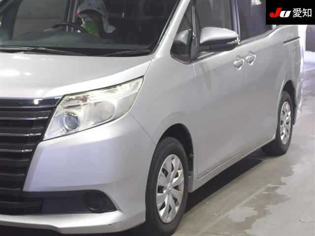 TOYOTA NOAH 2014