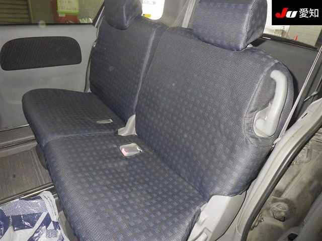 TOYOTA SIENTA 2009