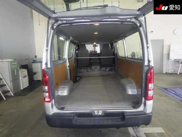 TOYOTA HIACE VAN 2016