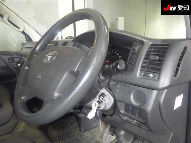 TOYOTA HIACE VAN 2016