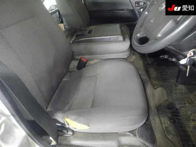 TOYOTA HIACE VAN 2016