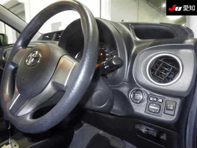 TOYOTA VITZ 2013