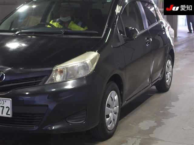 TOYOTA VITZ 2013