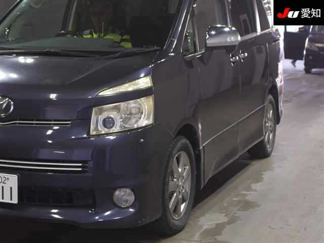TOYOTA VOXY 2009