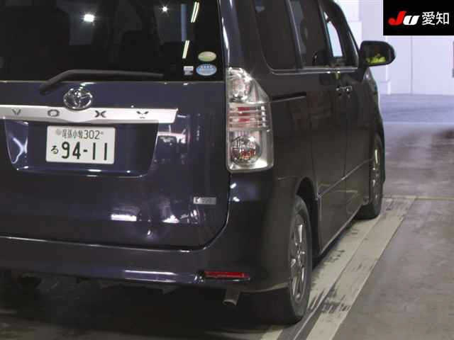 TOYOTA VOXY 2009