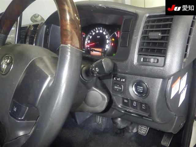 TOYOTA HIACE VAN 2019