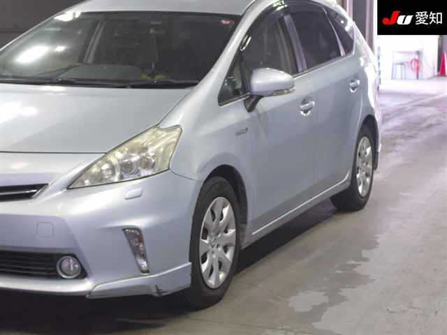 TOYOTA PRIUS ALPHA 2011