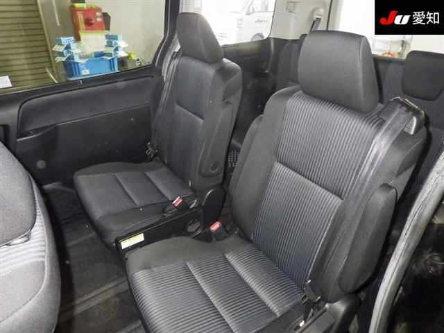 TOYOTA NOAH 2014