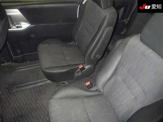 TOYOTA NOAH 2011