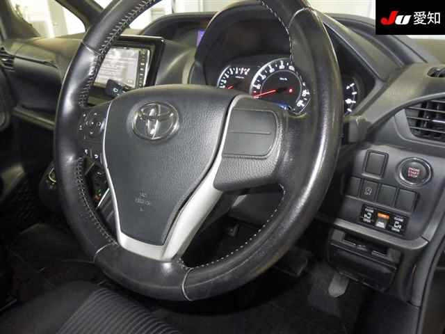 TOYOTA NOAH 2014