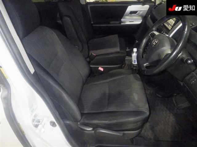 TOYOTA NOAH 2011