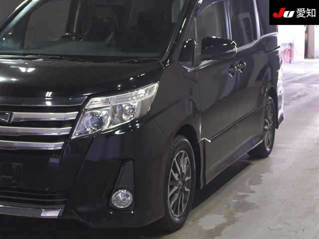 TOYOTA NOAH 2014