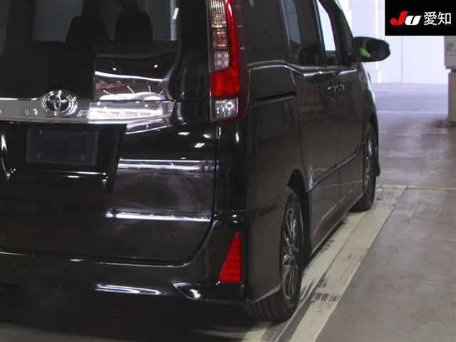 TOYOTA NOAH 2014
