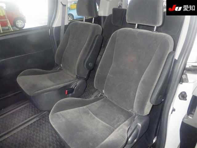TOYOTA NOAH 2013