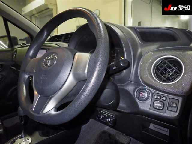 TOYOTA VITZ 2011