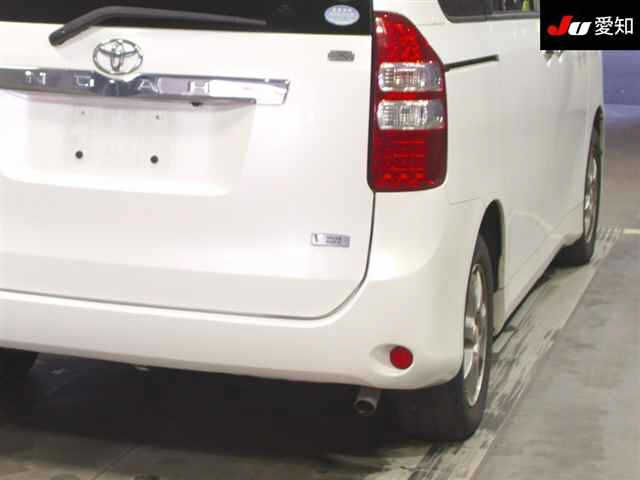 TOYOTA NOAH 2013