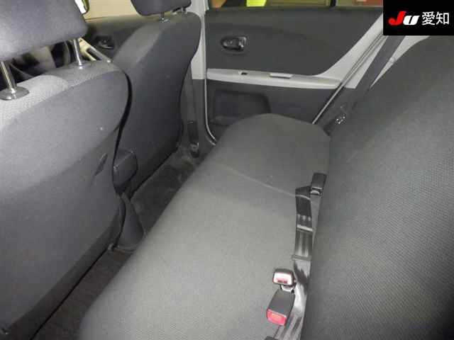 TOYOTA VITZ 2010