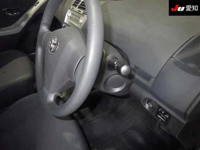 TOYOTA VITZ 2010