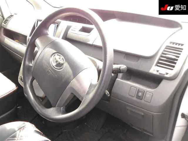 TOYOTA NOAH 2008