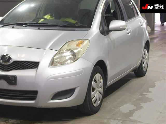 TOYOTA VITZ 2010