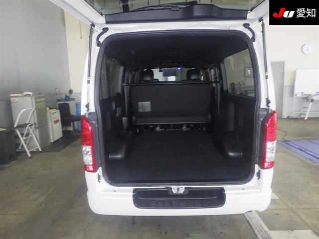 TOYOTA HIACE VAN 2020