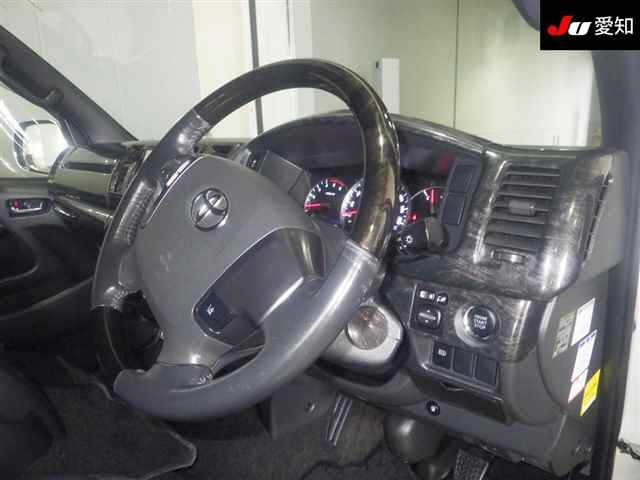 TOYOTA HIACE VAN 2020