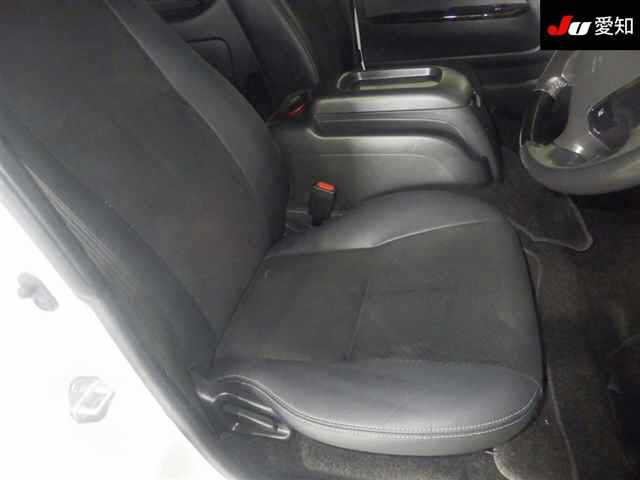 TOYOTA HIACE VAN 2020