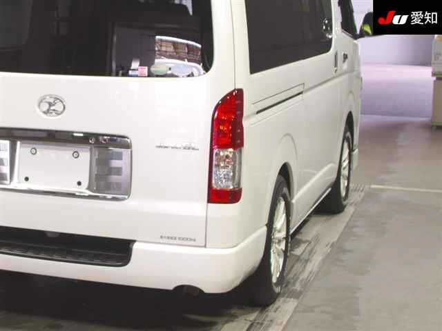 TOYOTA HIACE VAN 2020