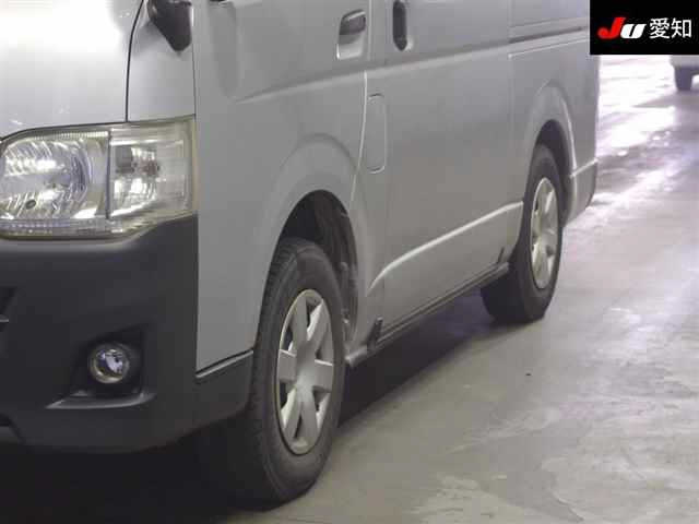 TOYOTA HIACE VAN 2011
