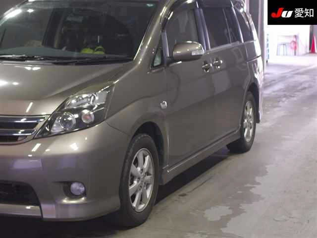 TOYOTA ISIS 2009