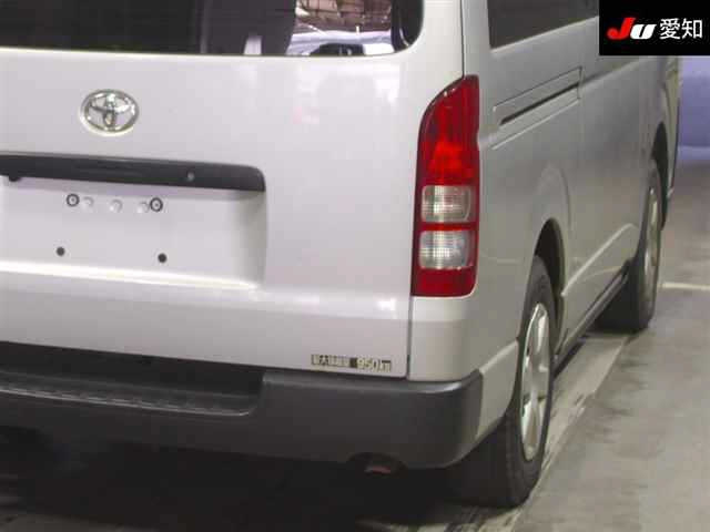 TOYOTA HIACE VAN 2011