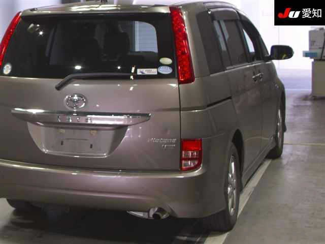 TOYOTA ISIS 2009