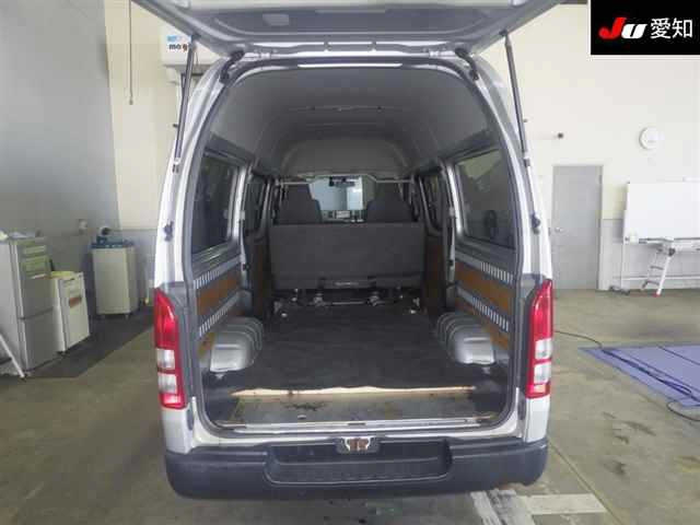 TOYOTA HIACE VAN 2011